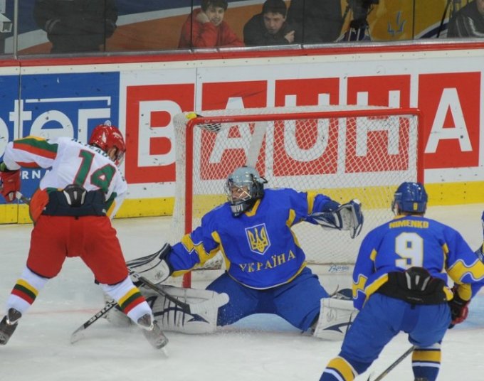 Сборная Украины по хоккею неудачно стартовала на чемпионате мира