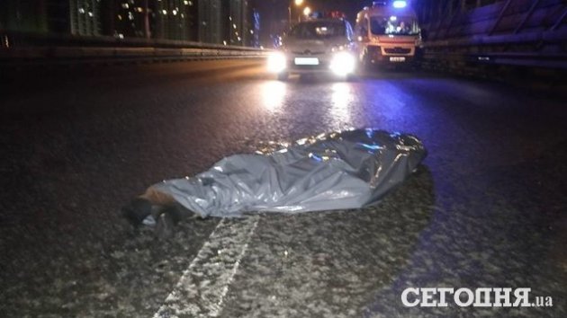 В Киеве автомобиль насмерть сбил мужчину