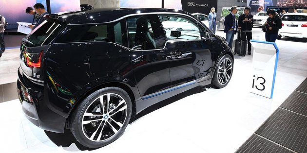 Автосалон во Франкфурте 2017: обновленный электрокар от BMW и его спортивная версия