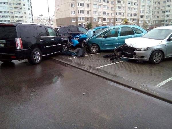Пьяный лихач на Cadillac с российскими номерами разбил семь авто