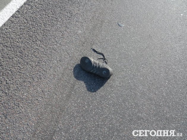 Жуткая авария в Киеве: от удара у пешехода слетела обувь