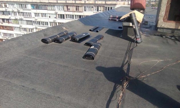 Сильный взрыв на крыше киевской многоэтажки: есть пострадавшие