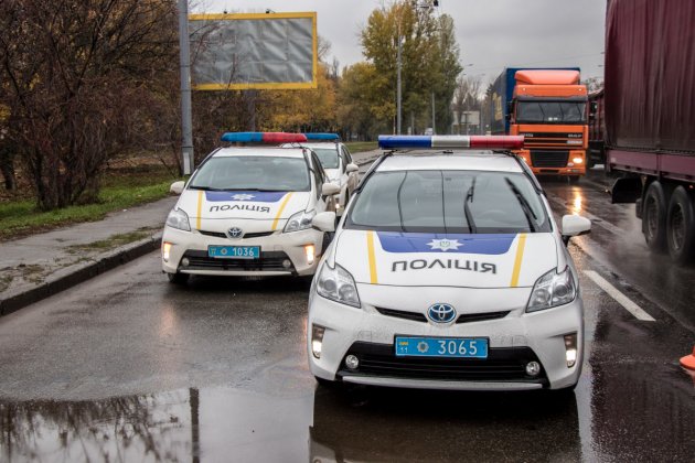В Киеве легковушка влетела в грузовик: погиб 22-летний парень