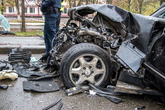 В Киеве легковушка влетела в грузовик: погиб 22-летний парень