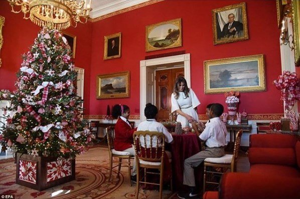 Меланья Трамп украсила Белый дом к Рождеству
