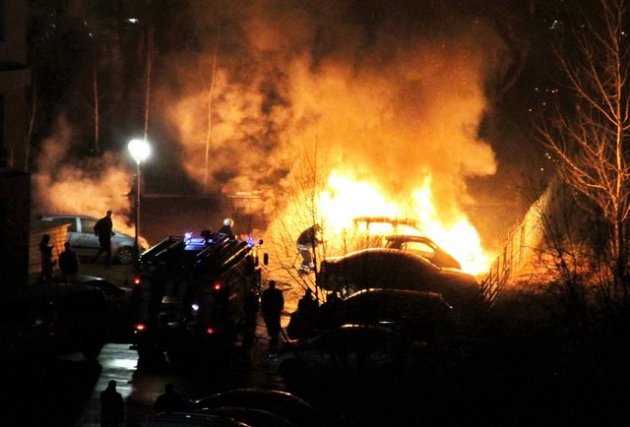 Под Киевом неизвестные подожгли машины коктейлями Молотова