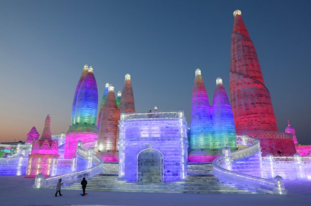 В Китае открылся ежегодный Фестиваль льда и снега. Видео