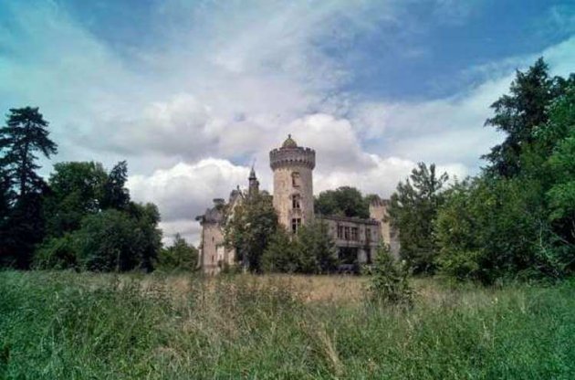 Завораживающие снимки заброшенного замка Мот-Шанденье. Фото