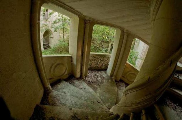 Завораживающие снимки заброшенного замка Мот-Шанденье. Фото