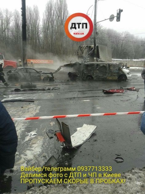 Страшное ДТП в Киеве: загорелись четыре автомобиля. Видео