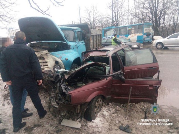 Смертельное ДТП в Тернополе: грузовик смял легковушку