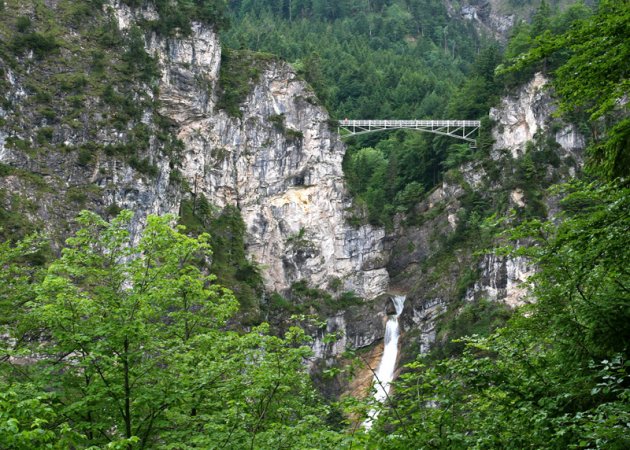 Любителям экстрима: самые «страшные» пешеходные мосты. Фото