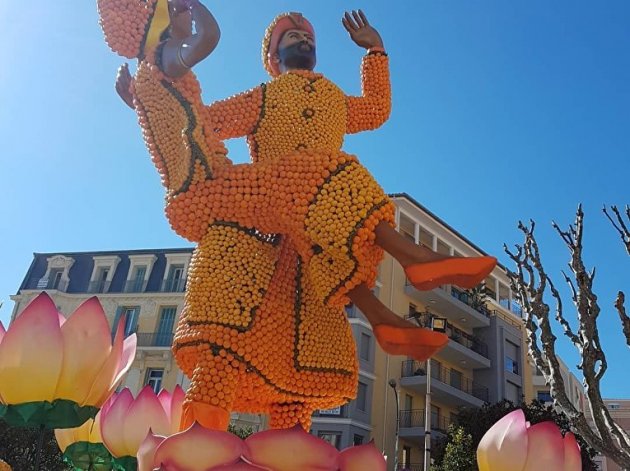 Во французской Ривьере проходит фестиваль лимонов. Фото