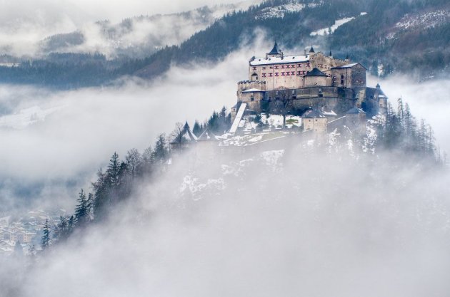 Самые невероятные старинные замки Европы. Фото