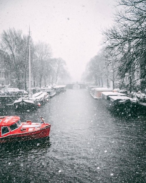 Город-сказка: так выглядит заснеженный Амстердам. Фото