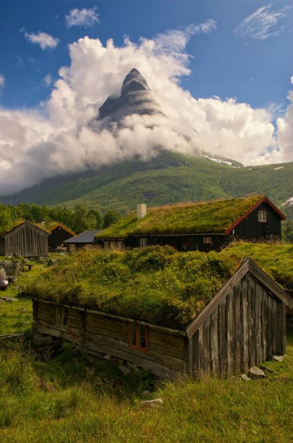 Любимые дома скандинавов: избушки с травяной крышей. Фото