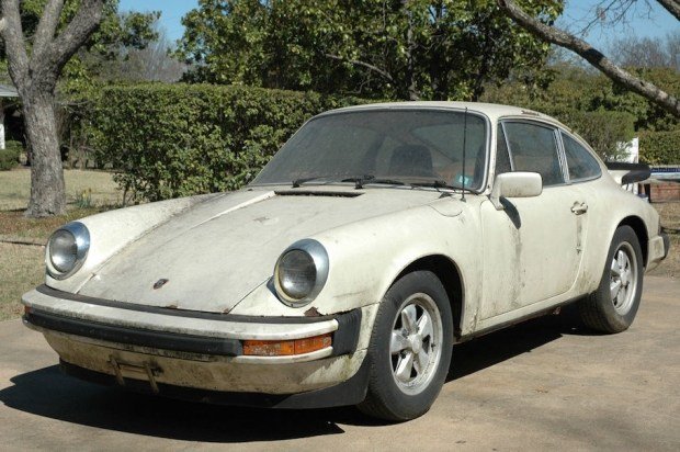 На аукционе продают «обросший» Porsche