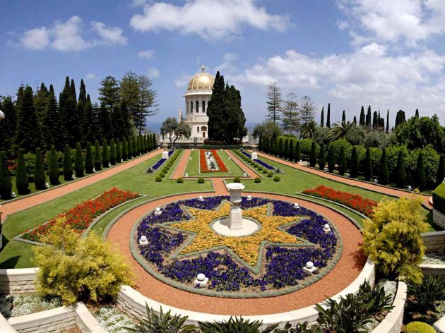 «Висячие сады» Хайфы вокруг храма Баба. Фото