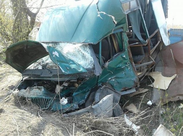 В Лисичанске грузовик с костями врезался в маршрутку
