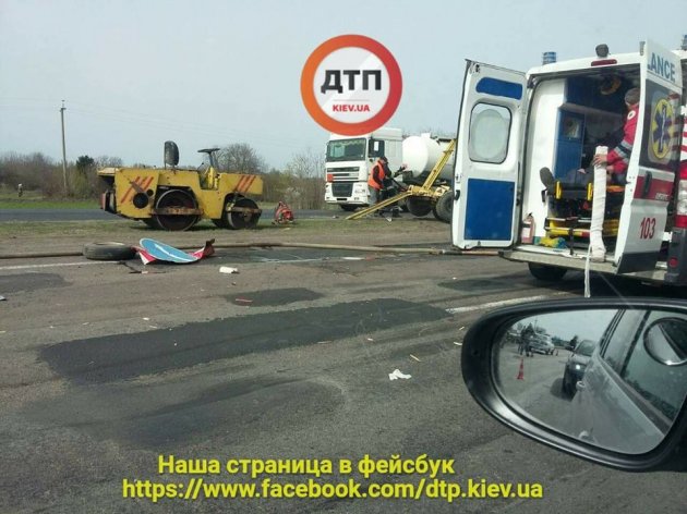 На трассе Киев-Одесса бензовоз влетел в дорожных рабочих