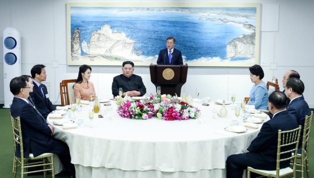 Первые леди КНДР и Южной Кореи встретились на историческом саммите