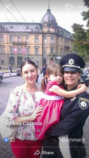 Во Львове участник ДТП ударил ножом девушку-полицейского