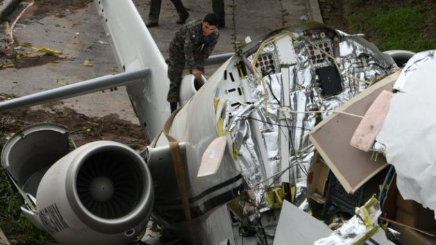 Авиакатастрофа в Гондурасе: частный самолет разломан напополам. Фото