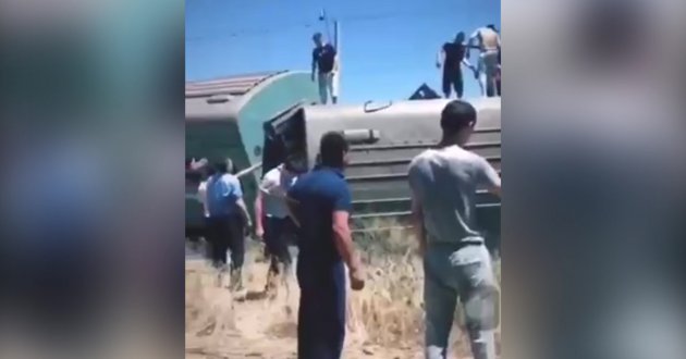 В Казахстане поезд сошел с рельсов