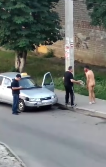 В Харькове обнаженный иностранец напал на такси