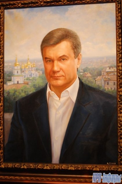 Российский художник, рисовавший Азарова и Януковича, пожаловался на сглаз