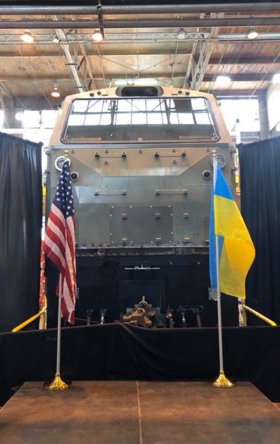 Укрзализныця показала первый локомотив, изготовленный GE для Украины