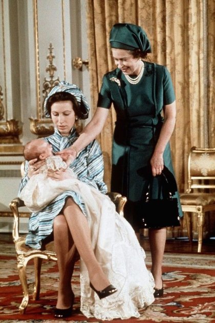Милые фотографии королевы Елизаветы II с внуками. Фото