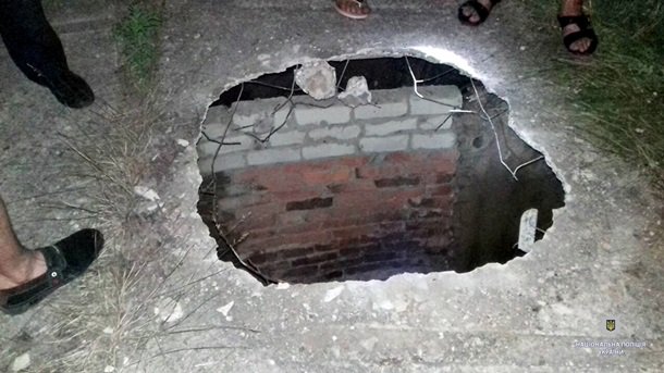 На Харківщині знайшли тіло військовослужбовця з перерізаним горлом. Фото