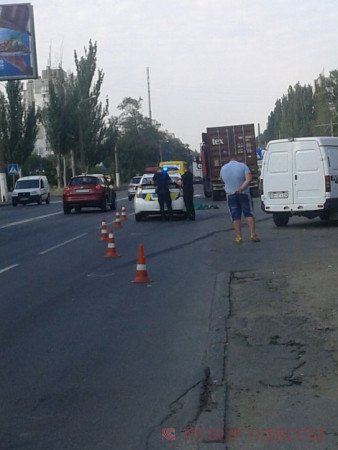 В Одесі вантажівка насмерть збила чоловіка, який перебігав дорогу