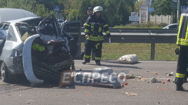 Подвійне ДТП на Київській кільцевій: чудом обійшлося без жертв