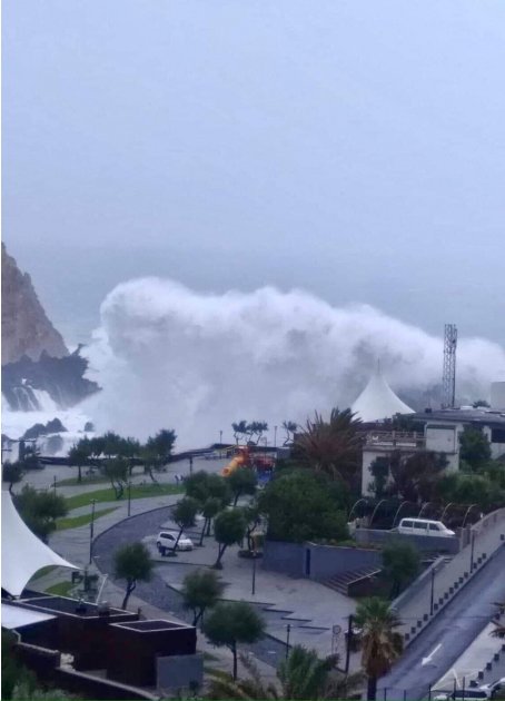 Ураган «Леслі» пошматував Португалію. Фото