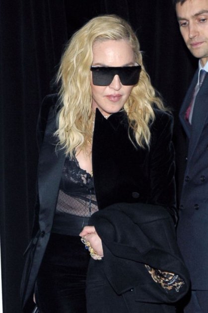 Мадонна вийшла в люди у напівпрозорому вбранні. Фото