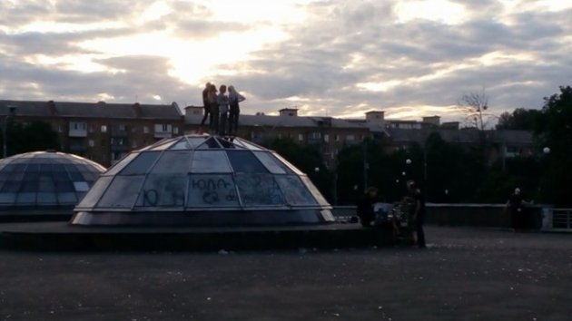У Києві підлітки влаштували небезпечну розвагу. Фото