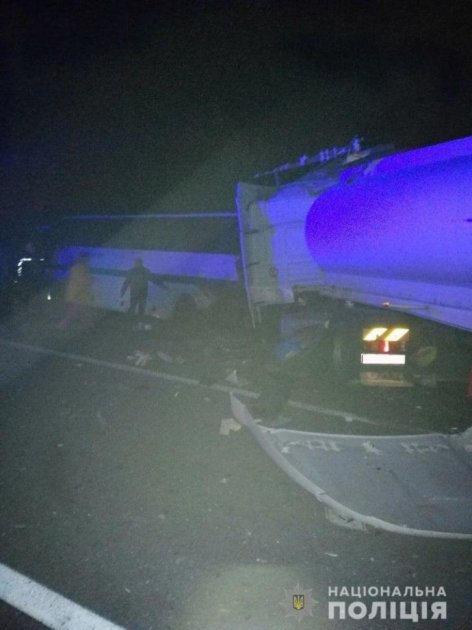 На Житомирщині вантажівка протаранила автобус, багато жертв