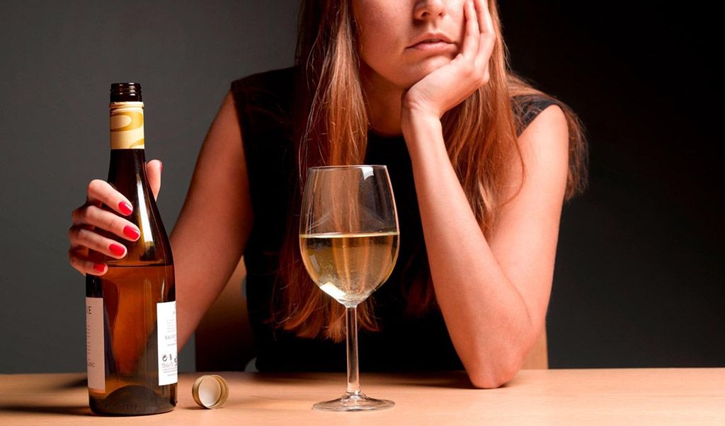 Симптоми алкоголізму — коли починається проблема?